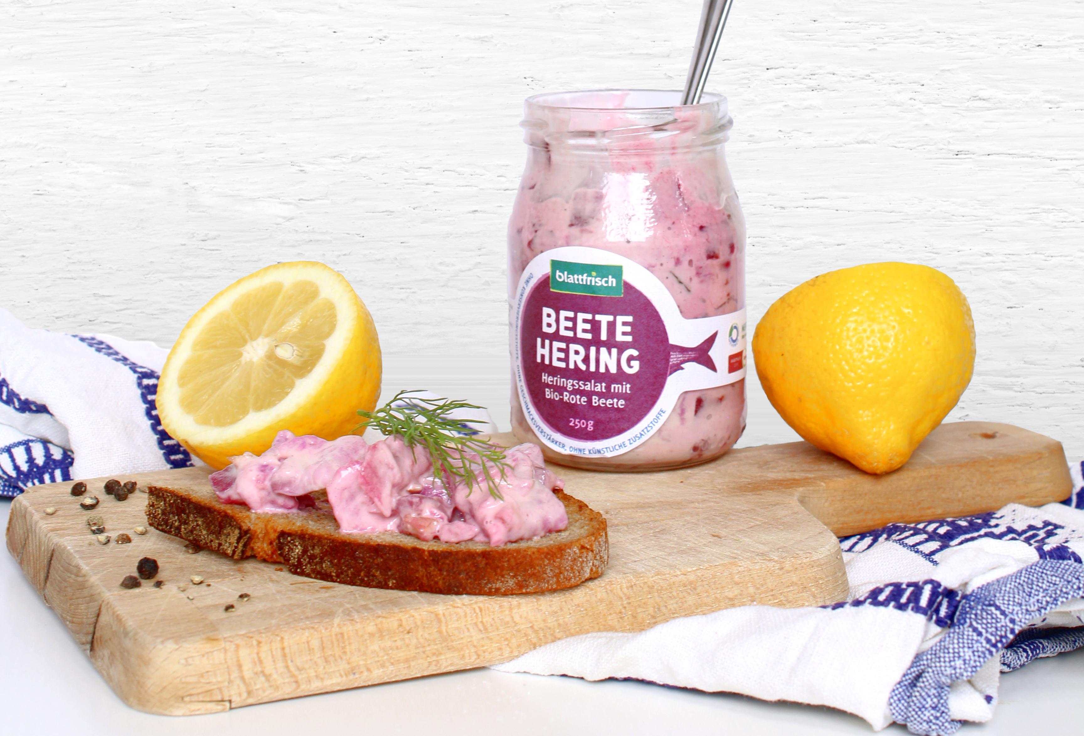 Beetehering_Angerichtet Feinkostsalate im Pfandglas